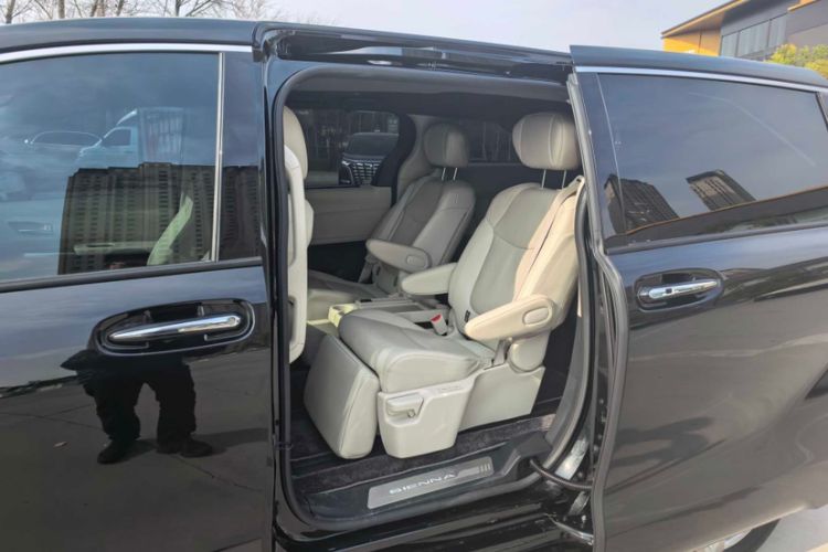 Used Toyota SIENNA 2024 2.5L Hybrid Four-Wheel Drive Prestige Edition Interior 1