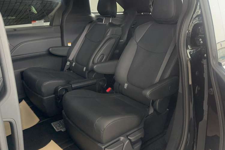 Used Toyota SIENNA 2024 2.5L Hybrid Four-Wheel Drive Luxury Edition Interior 1