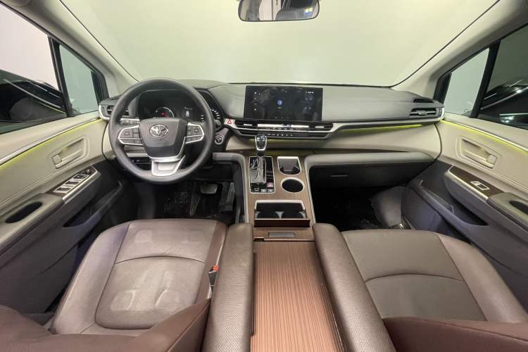 Used Toyota SIENNA 2024 2.5L Hybrid Comfort Edition Interior 1