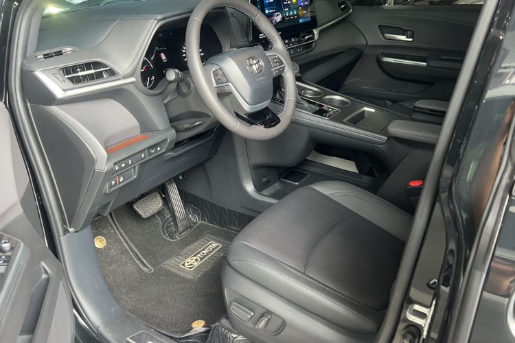 Used Toyota SIENNA 2024 2.5L Hybrid Four-Wheel Drive Prestige Edition Interior 1