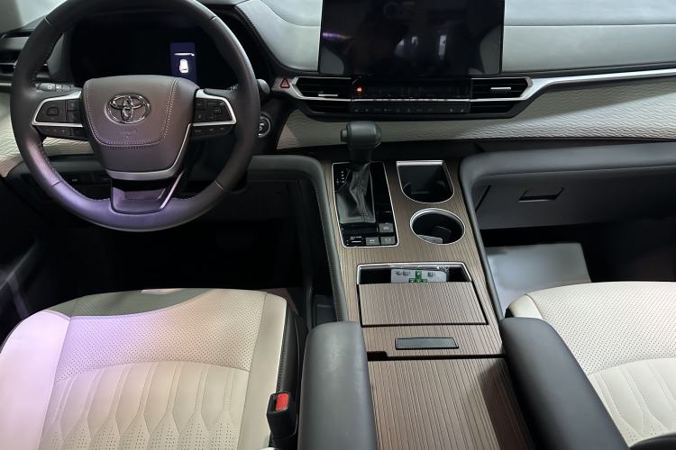 Used Toyota SIENNA 2024 2.5L Hybrid Comfort Edition Interior 1