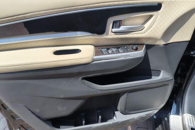 Used Toyota SIENNA 2024 2.5L Hybrid Four-Wheel Drive Prestige Edition Interior 10