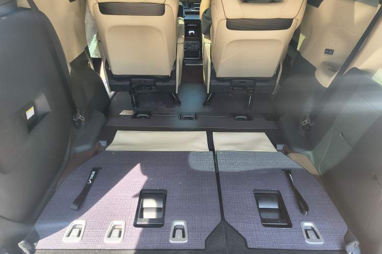 Used Toyota SIENNA 2024 2.5L Hybrid Four-Wheel Drive Prestige Edition Interior 11