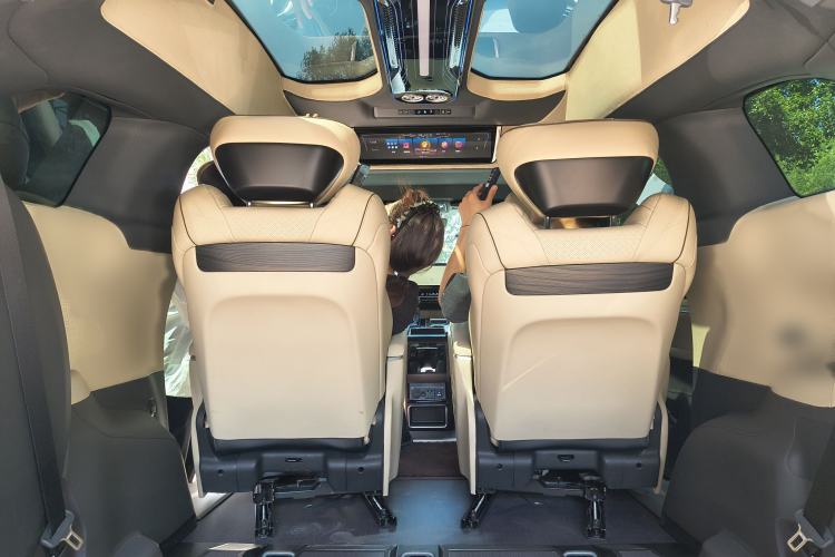 Used Toyota SIENNA 2024 2.5L Hybrid Four-Wheel Drive Prestige Edition Interior 12