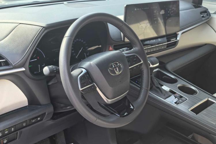 Used Toyota SIENNA 2024 2.5L Hybrid Four-Wheel Drive Prestige Edition Interior 2