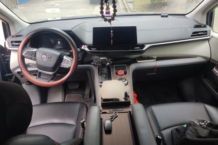 Used Toyota SIENNA 2024 2.5L Hybrid Comfort Edition Interior 2