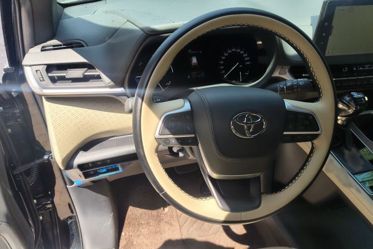 Used Toyota SIENNA 2024 2.5L Hybrid Four-Wheel Drive Prestige Edition Interior 2