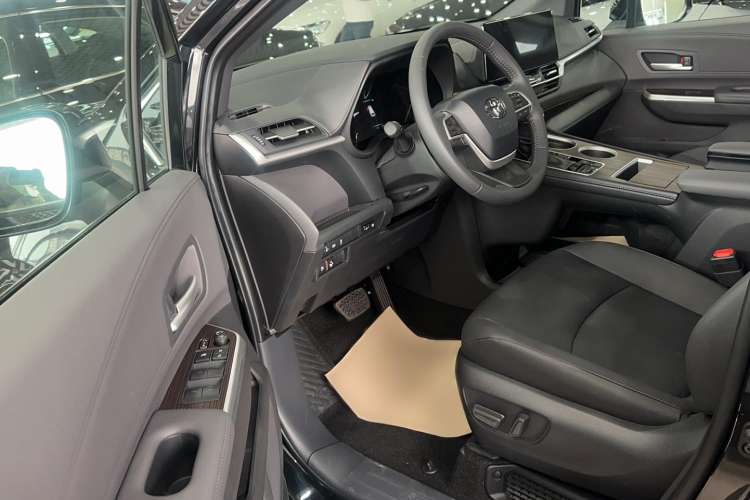 Used Toyota SIENNA 2024 2.5L Hybrid Four-Wheel Drive Luxury Edition Interior 2