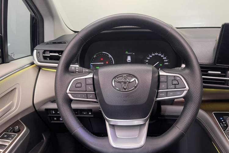 Used Toyota SIENNA 2024 2.5L Hybrid Comfort Edition Interior 2