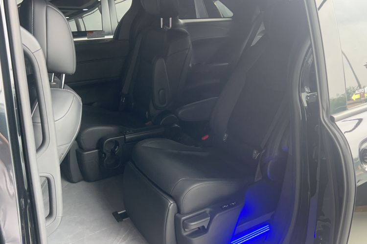 Used Toyota SIENNA 2024 2.5L Hybrid Four-Wheel Drive Prestige Edition Interior 2