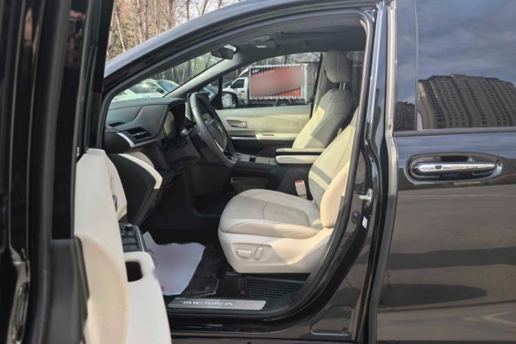Used Toyota SIENNA 2024 2.5L Hybrid Four-Wheel Drive Prestige Edition Interior 3