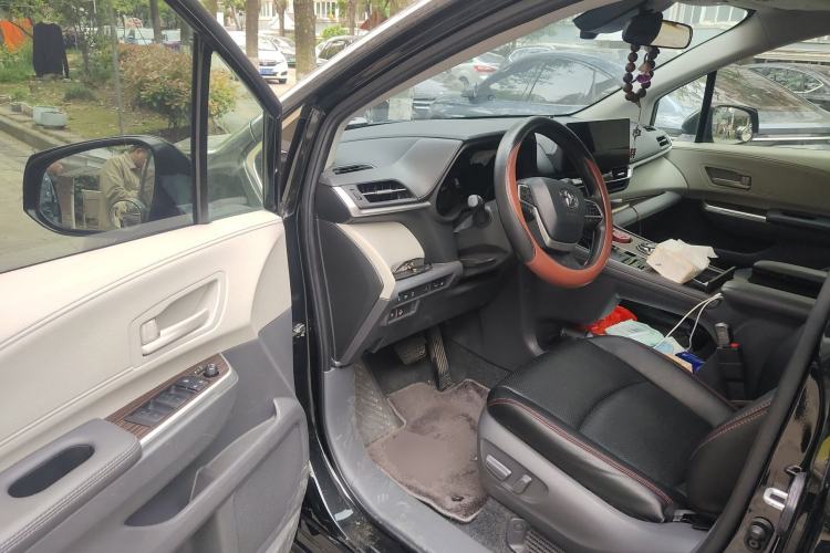 Used Toyota SIENNA 2024 2.5L Hybrid Comfort Edition Interior 3