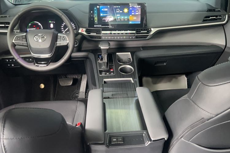 Used Toyota SIENNA 2024 2.5L Hybrid Four-Wheel Drive Prestige Edition Interior 3