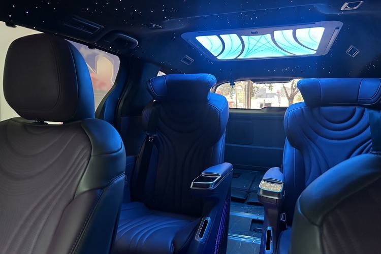Used Toyota SIENNA 2024 2.5L Hybrid Comfort Edition Interior 4
