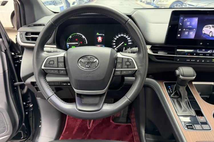 Used Toyota SIENNA 2024 2.5L Hybrid Luxury Edition Interior 4
