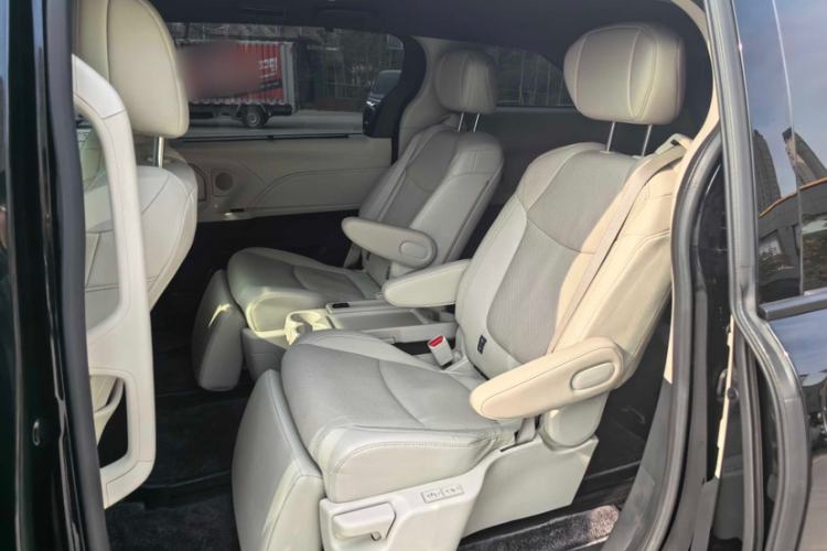 Used Toyota SIENNA 2024 2.5L Hybrid Four-Wheel Drive Prestige Edition Interior 5