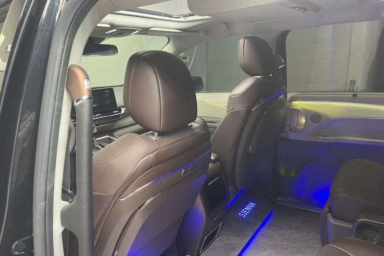 Used Toyota SIENNA 2024 2.5L Hybrid Comfort Edition Interior 5
