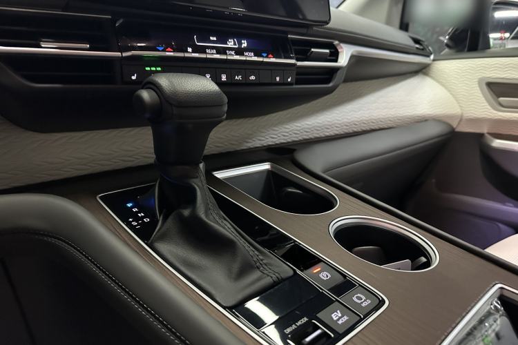 Used Toyota SIENNA 2024 2.5L Hybrid Comfort Edition Interior 5