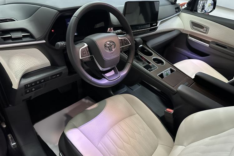 Used Toyota SIENNA 2024 2.5L Hybrid Comfort Edition Interior 6