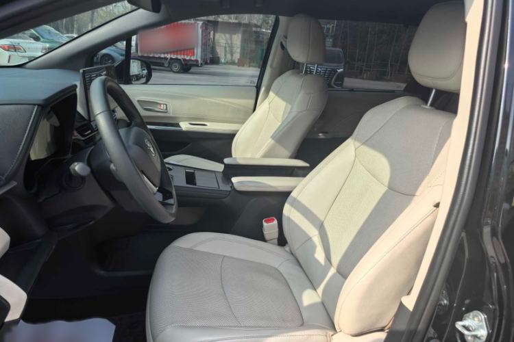 Used Toyota SIENNA 2024 2.5L Hybrid Four-Wheel Drive Prestige Edition Interior 9