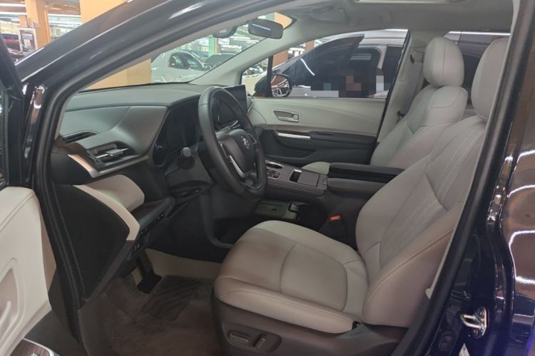 Used Toyota SIENNA 2024 2.5L Hybrid Comfort Edition Left Front Seat