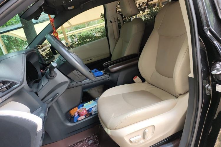 Used Toyota SIENNA 2024 2.5L Hybrid Luxury Edition Left Front Seat