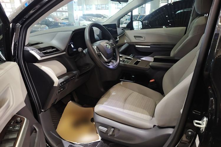 Used Toyota SIENNA 2024 2.5L Hybrid Comfort Edition Left Front Seat