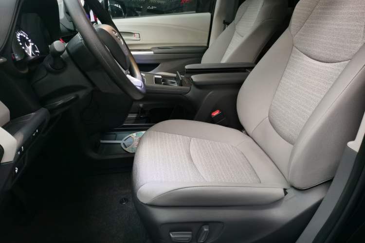 Used Toyota SIENNA 2024 2.5L Hybrid Comfort Edition Left Front Seat