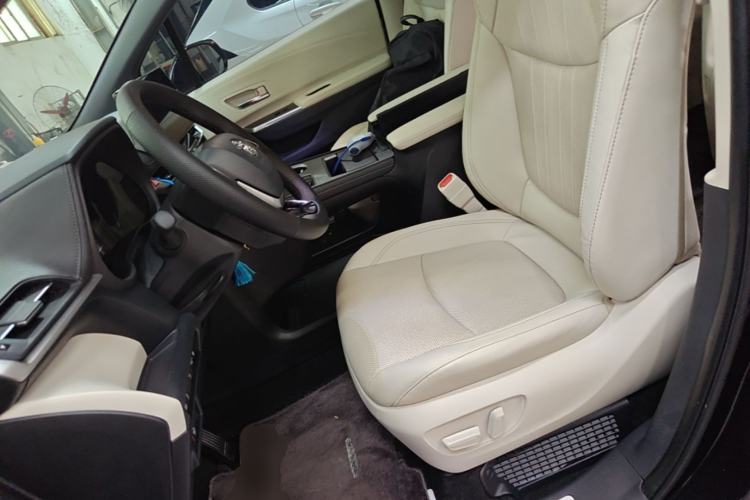 Used Toyota SIENNA 2024 2.5L Hybrid Prestige Deluxe Edition Left Front Seat