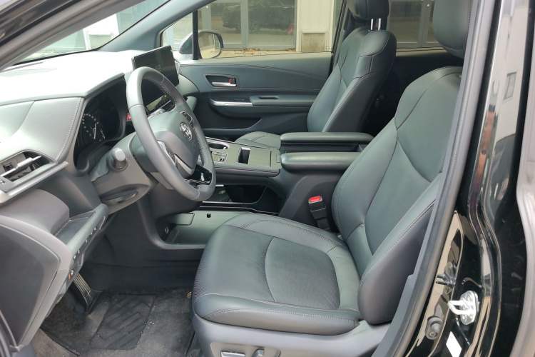 Used Toyota SIENNA 2024 2.5L Hybrid Four-Wheel Drive Prestige Edition Left Front Seat