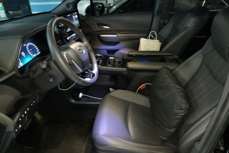 Used Toyota SIENNA 2024 2.5L Hybrid Platinum Edition Left Front Seat