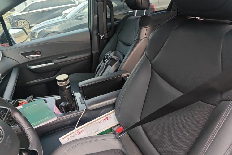 Used Toyota SIENNA 2024 2.5L Hybrid Luxury Edition Left Front Seat