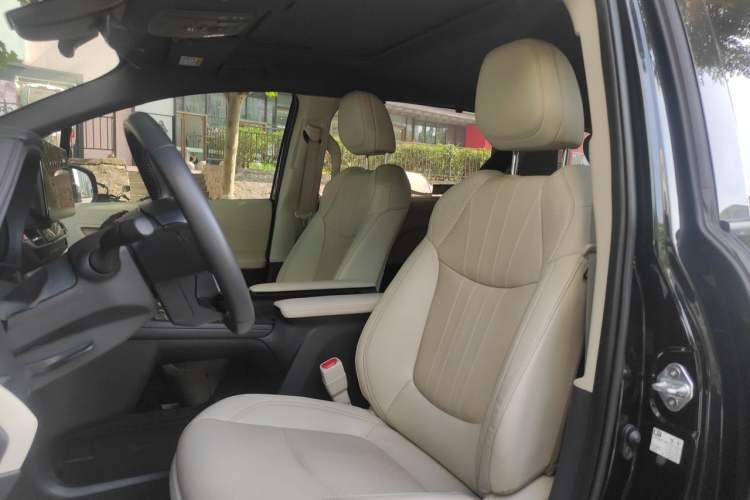 Used Toyota SIENNA 2024 2.5L Hybrid Prestige Deluxe Edition Left Front Seat