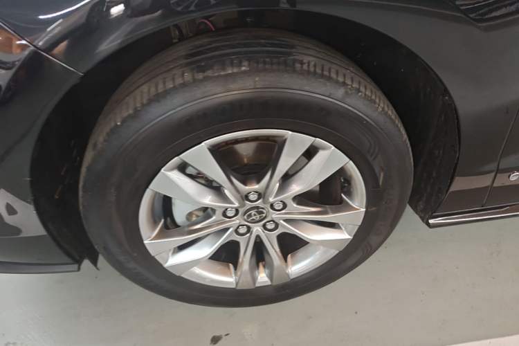 Used Toyota SIENNA 2024 2.5L Hybrid Comfort Edition Left Front Wheel Hub