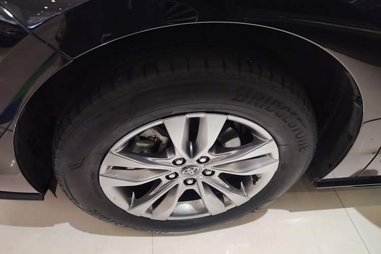Used Toyota SIENNA 2024 2.5L Hybrid Comfort Edition Left Front Wheel Hub