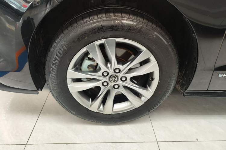 Used Toyota SIENNA 2024 2.5L Hybrid Comfort Edition Left Front Wheel Hub
