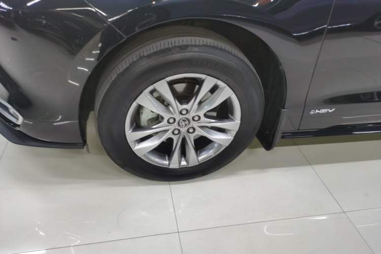 Used Toyota SIENNA 2024 2.5L Hybrid Four-Wheel Drive Prestige Edition Left Front Wheel Hub