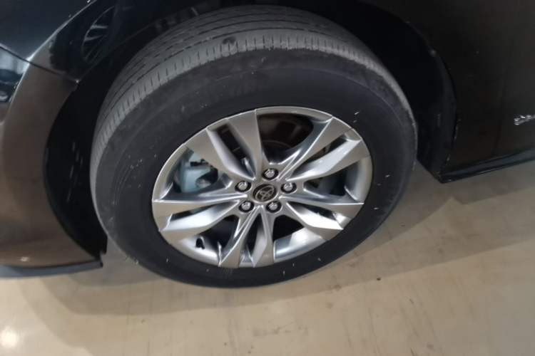 Used Toyota SIENNA 2024 2.5L Hybrid Four-Wheel Drive Prestige Edition Left Front Wheel Hub