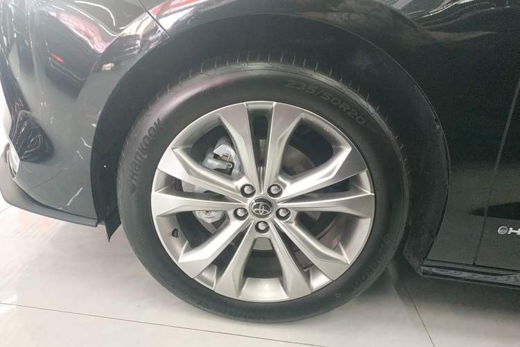 Used Toyota SIENNA 2024 2.5L Hybrid Prestige Deluxe Edition Left Front Wheel Hub