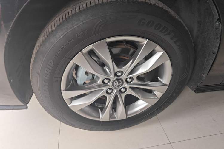 Used Toyota SIENNA 2024 2.5L Hybrid Luxury Edition Left Front Wheel Hub