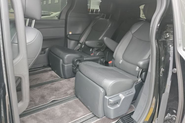 Used Toyota SIENNA 2024 2.5L Hybrid Luxury Edition Left Rear Seat