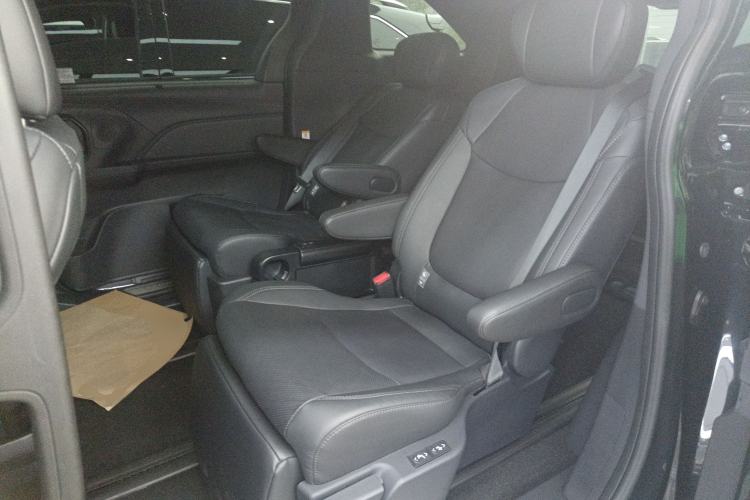 Used Toyota SIENNA 2024 2.5L Hybrid Four-Wheel Drive Prestige Edition Left Rear Seat