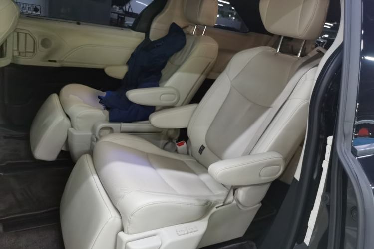 Used Toyota SIENNA 2024 2.5L Hybrid Four-Wheel Drive Prestige Edition Left Rear Seat