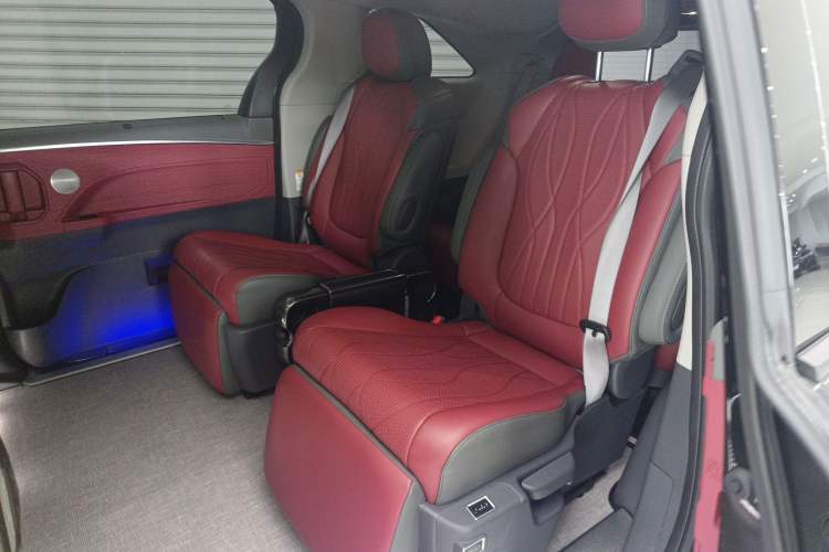 Used Toyota SIENNA 2024 2.5L Hybrid Comfort Edition Left Rear Seat