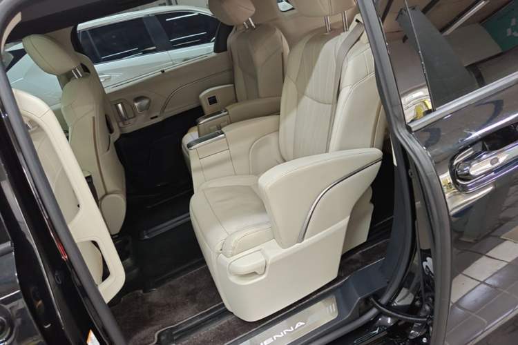 Used Toyota SIENNA 2024 2.5L Hybrid Prestige Deluxe Edition Left Rear Seat