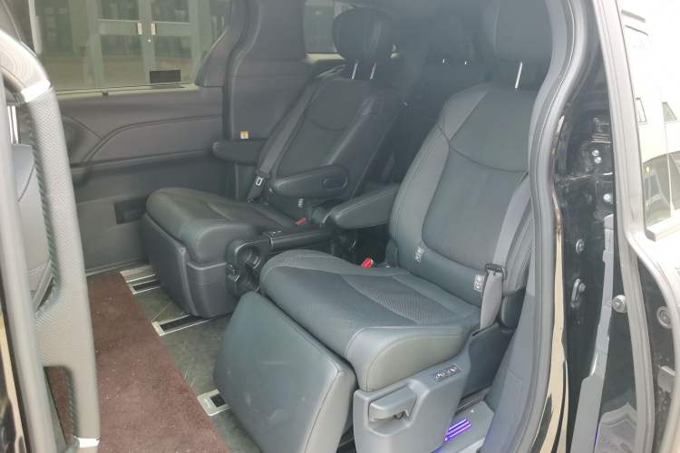 Used Toyota SIENNA 2024 2.5L Hybrid Four-Wheel Drive Prestige Edition Left Rear Seat