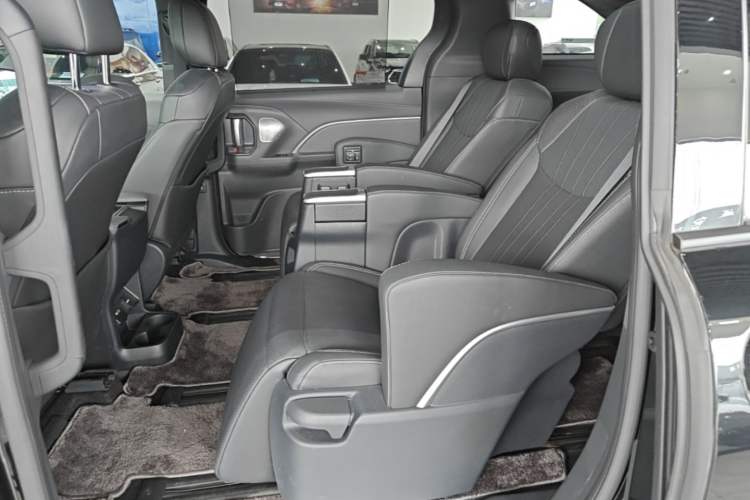 Used Toyota SIENNA 2024 2.5L Hybrid Platinum Edition Left Rear Seat