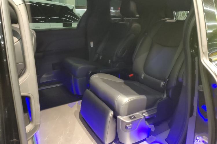 Used Toyota SIENNA 2024 2.5L Hybrid Four-Wheel Drive Luxury Edition Left Rear Seat