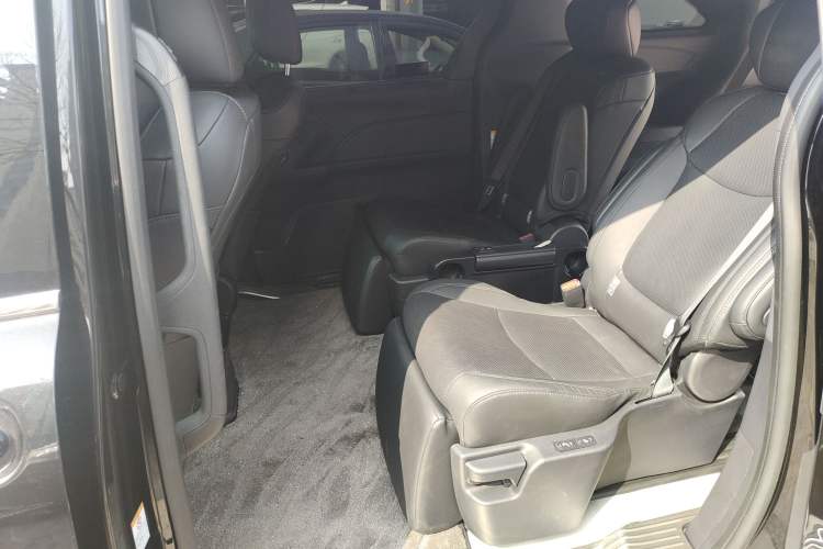 Used Toyota SIENNA 2024 2.5L Hybrid Four-Wheel Drive Prestige Edition Left Rear Seat