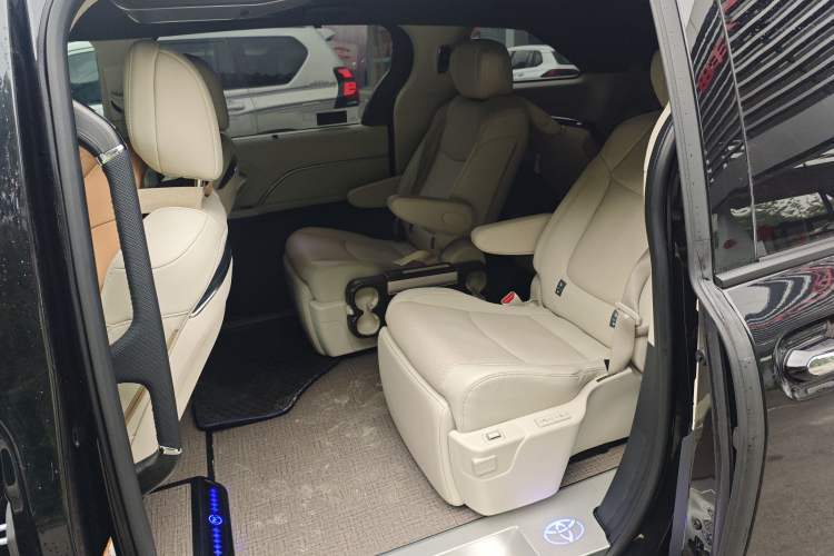 Used Toyota SIENNA 2024 2.5L Hybrid Four-Wheel Drive Prestige Edition Left Rear Seat